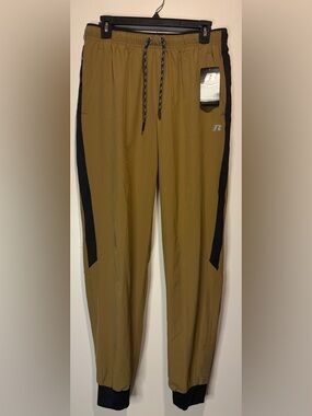 Russell NWT Woven Jogger in Desert Camel Drawstring Pockets Size M - 32-34